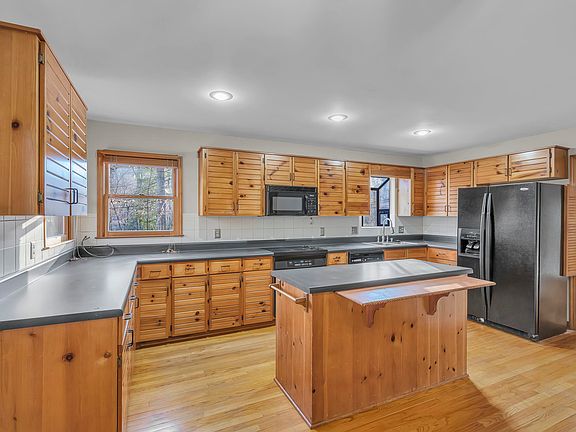3rd image of 267 Cumberland Dr