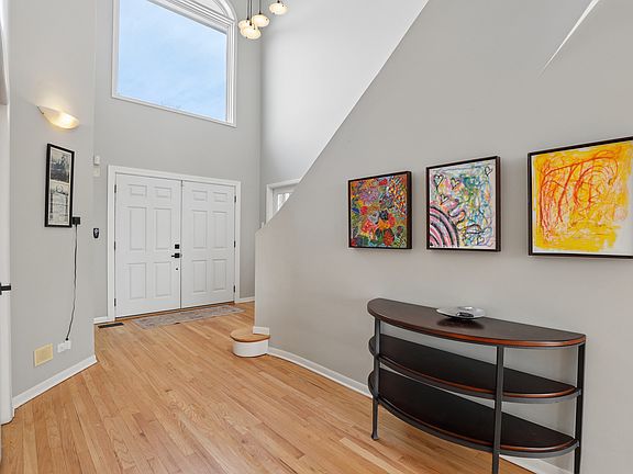 3rd image of 980 Half Day Rd