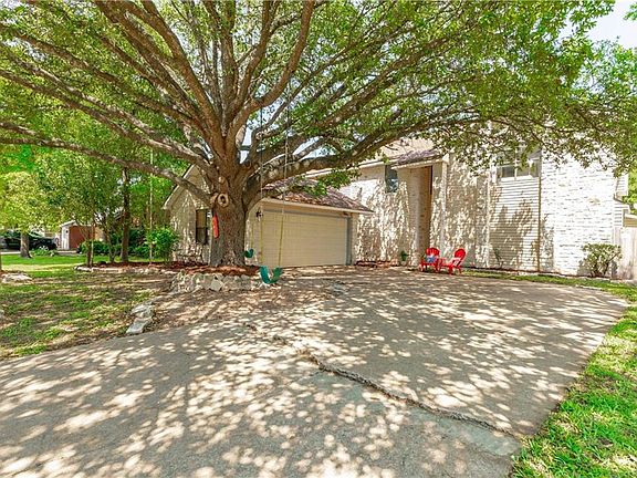 2nd image of 204 Sycamore Dr