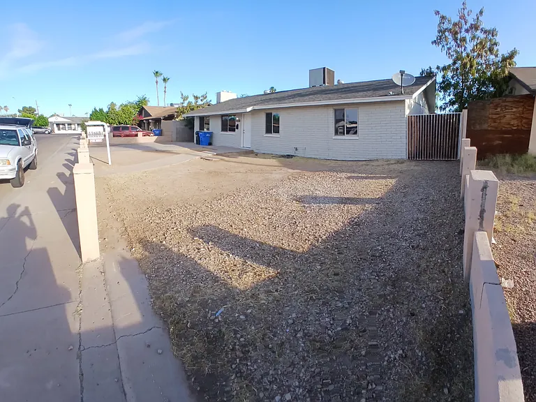 8456 W Mackenzie Dr — Photo 2