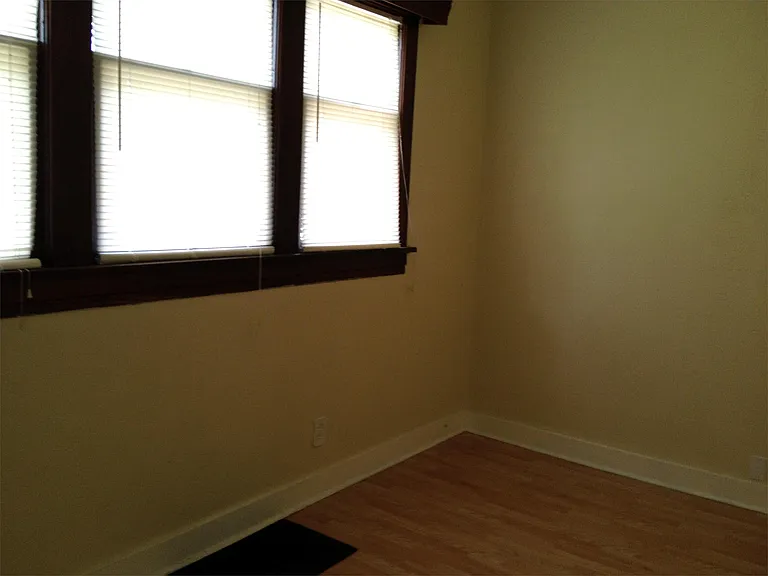 518 Locust St — Photo 9