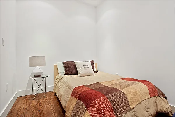 Rented by Douglas Elliman | media 14