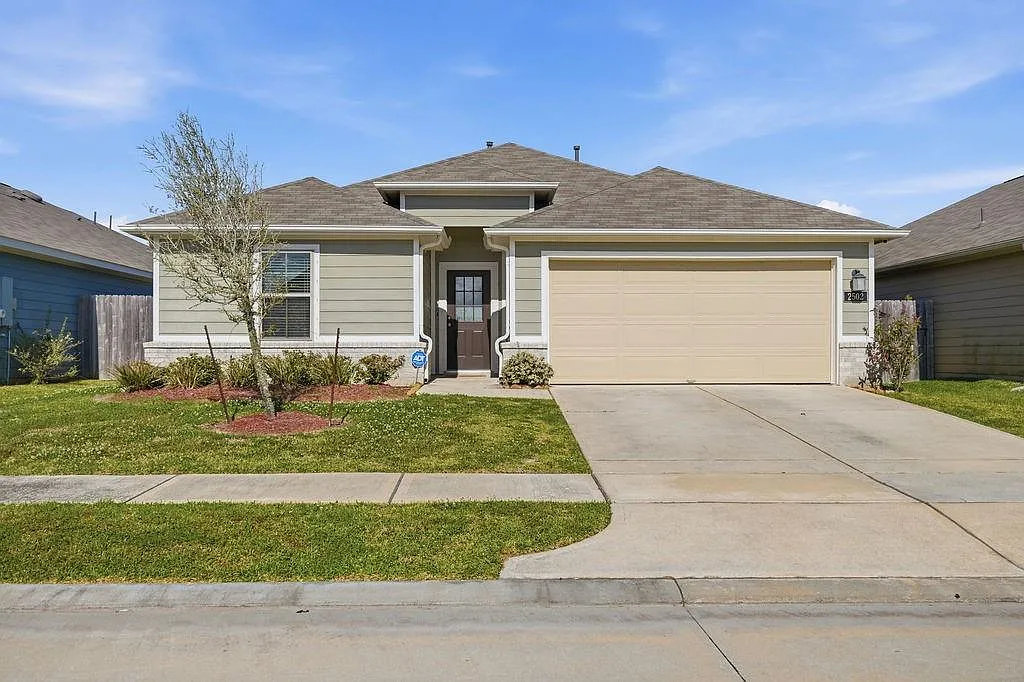 4 bed, 3.0 bath, 2090 sqft, $2,450 — Photo 1