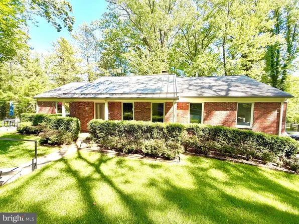 695 Knox Rd, Wayne, PA 19087
