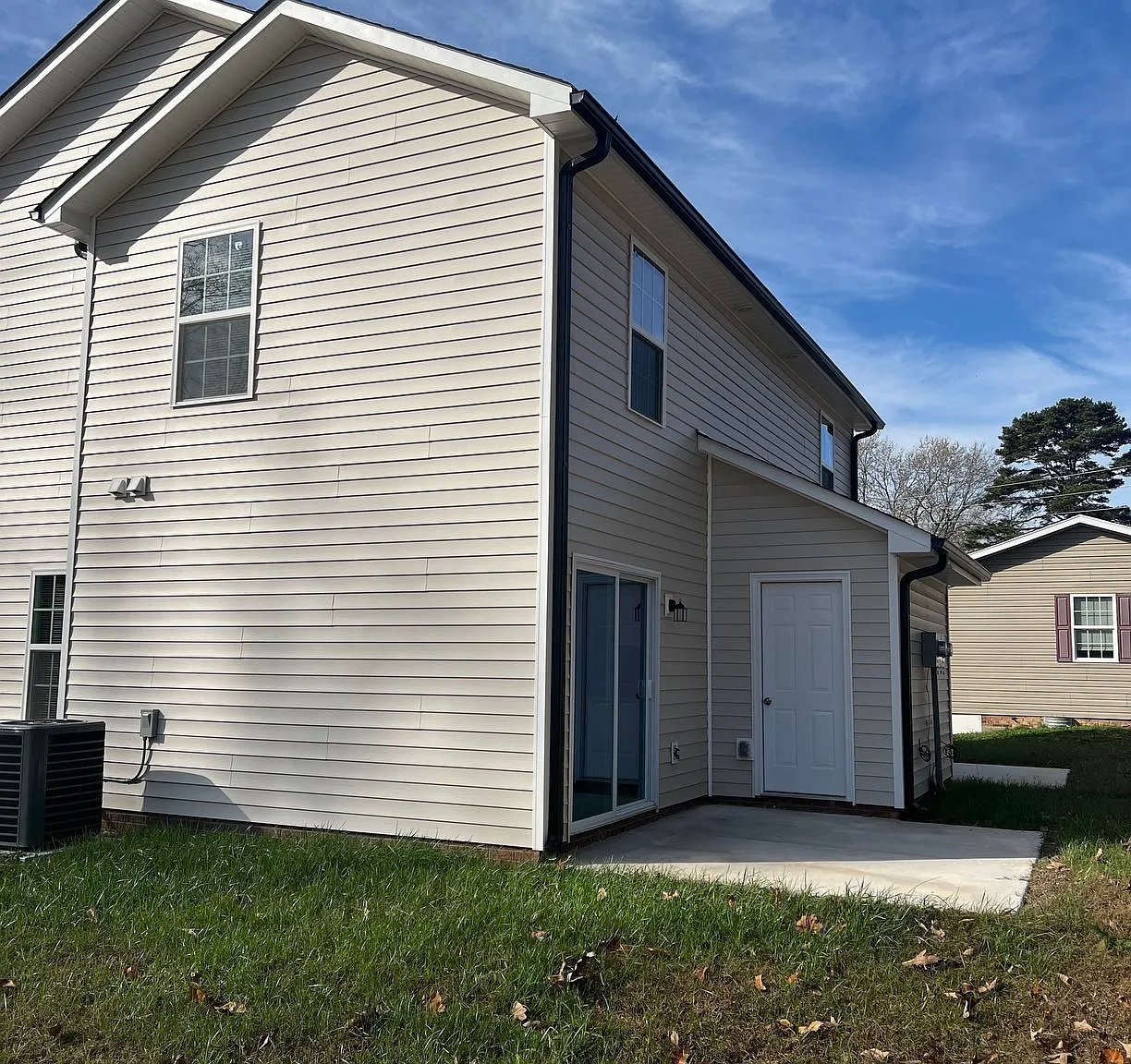 2 bed, 1.5 bath, $1,295 — Photo 2