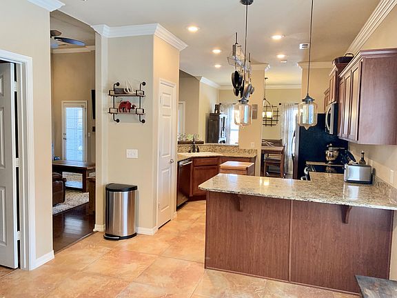 2nd image of 28 Tewkesbury Circle Dr