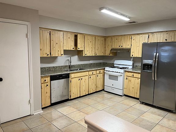 4th image of 415 Forest Park Ln