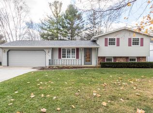 2655 Hazelwood Ln, Green Bay, WI 54304