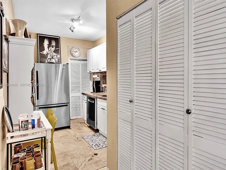 928 Euclid Ave #2 — Photo 6