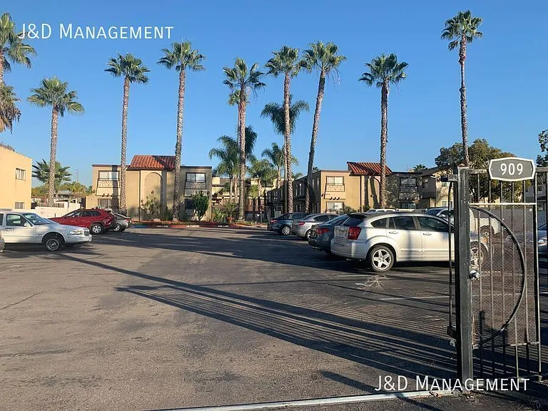 909 S Sunshine Ave S — Photo 6