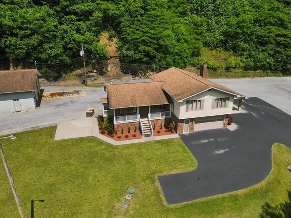 1077 Navigator Rd, Grundy, VA 24614