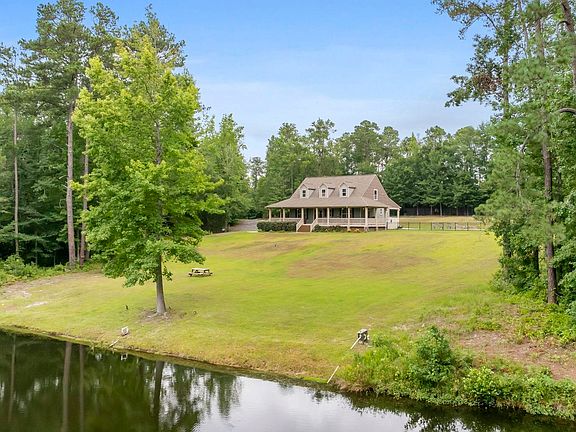 3rd image of 470 Langford Rd