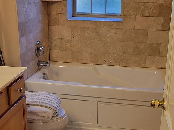 4th image of 829 Westwood Dr APT 2