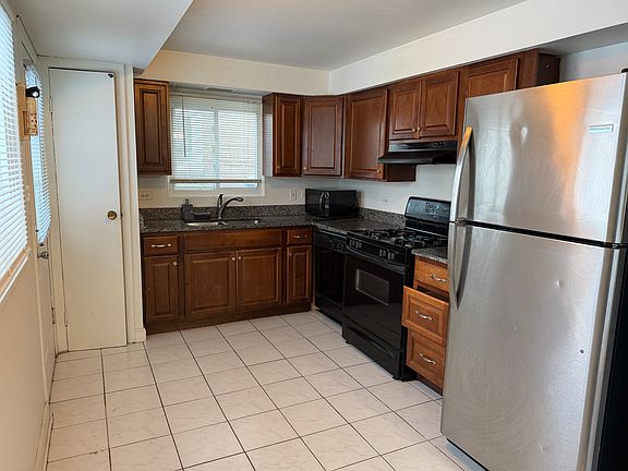 4th image of 909 Beau Dr