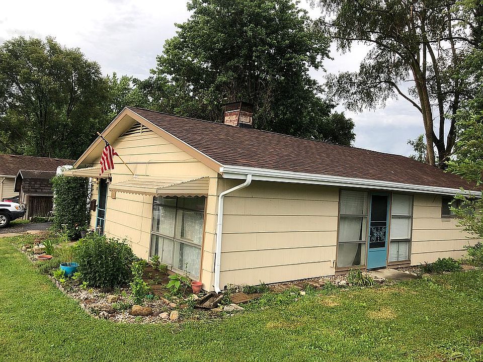 2nd image of 132 Meyer Ave