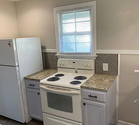 4th image of 744 15th Ave S
