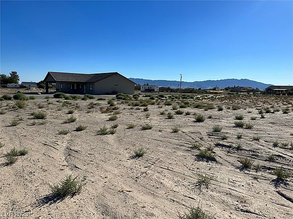 3rd image of 2740 Sagebrush Ave