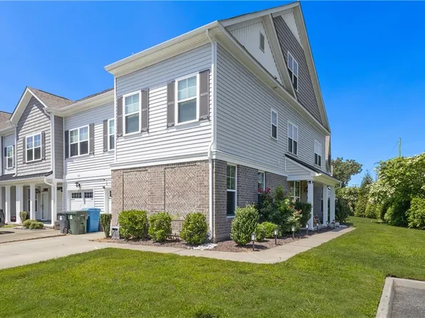 300 Sikeston Ln, Chesapeake, VA 23322