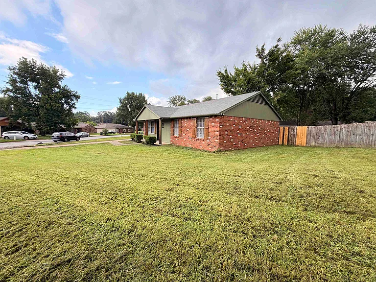 3884 Kerston Dr — Photo 40