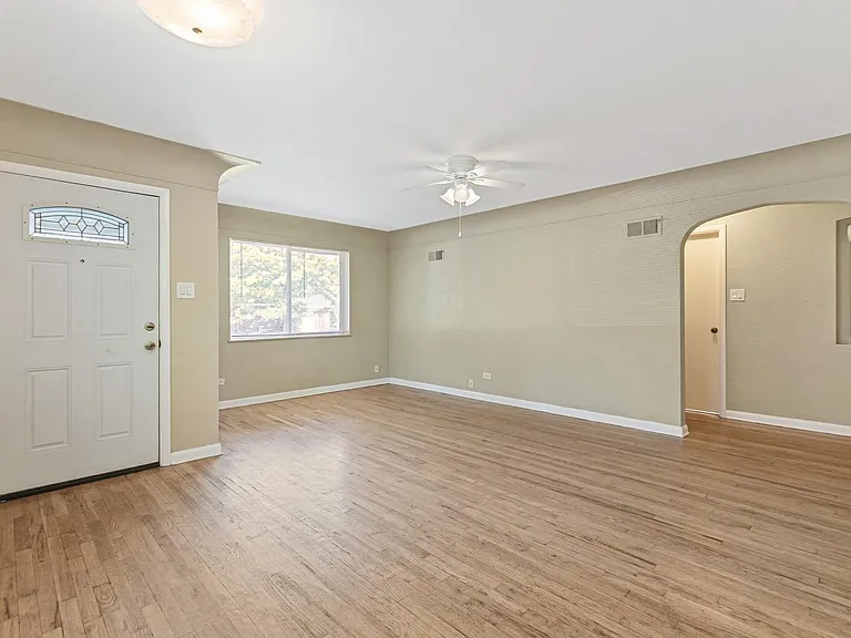 2630 S York St — Photo 5