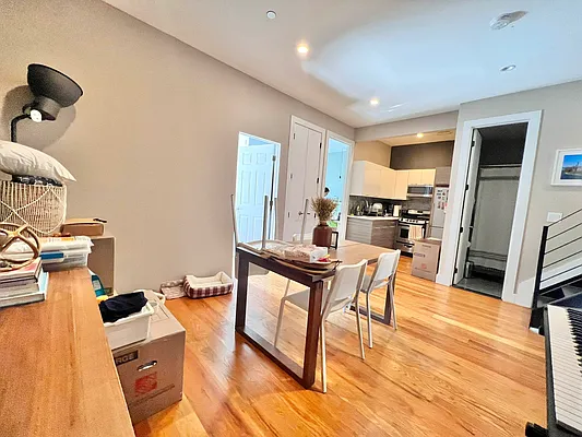 Rented by ERNY LLC | media 24