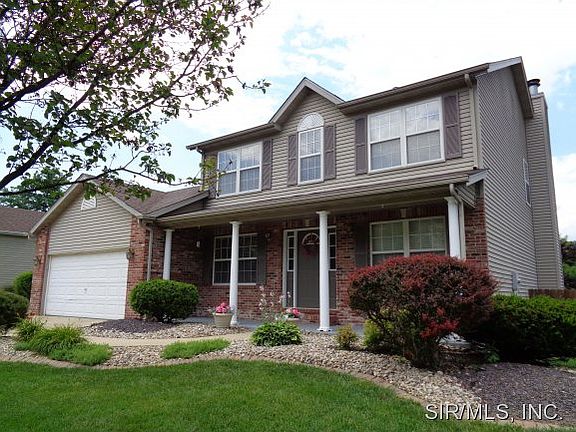 3rd image of 20 Autumn Glen Dr
