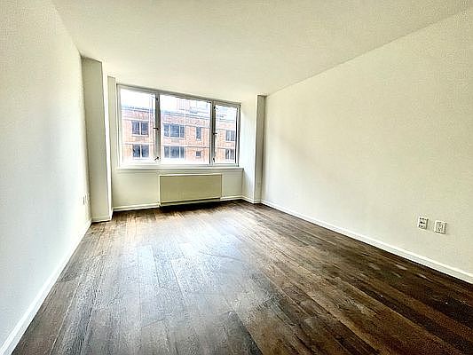 5th image of 350 W 43rd St APT 23E