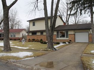 210 Willow Ln, Elk Grove Village, IL 60007