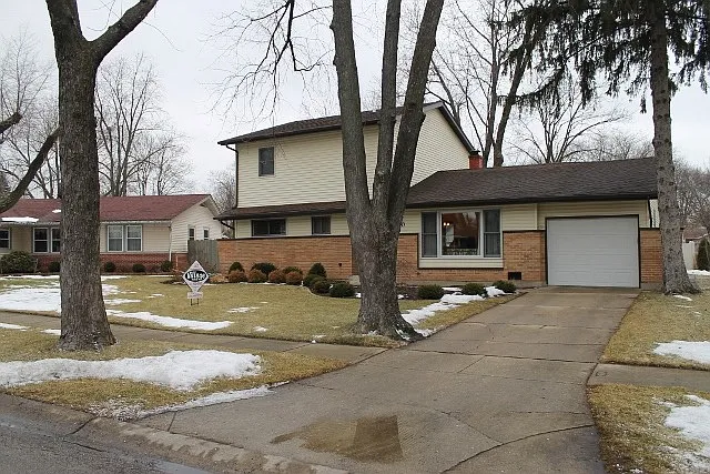 210 Willow Ln photo 1