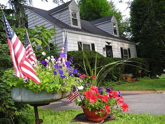 front view-close to I-78 & RT 309 highways easy access to New York& Phila.