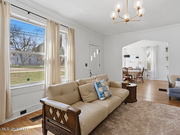 4th image of 4040 N State St