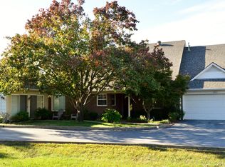 7902 Tuckaway Ct, Louisville, KY
