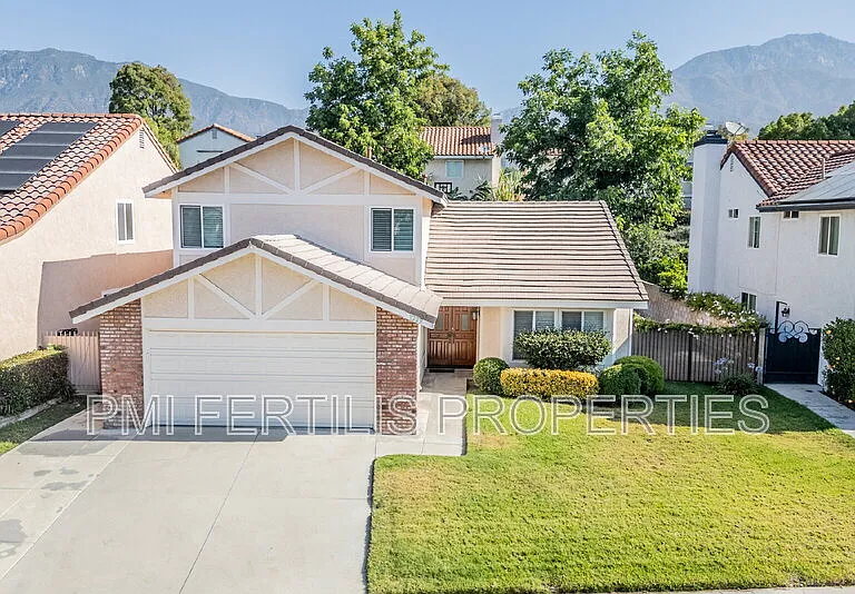 1229 Hibiscus St — Photo 1