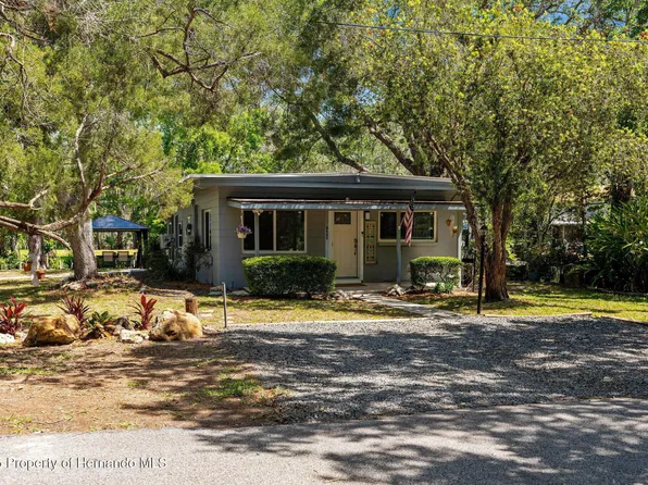 5421 Gay St, Weeki Wachee, FL 34607