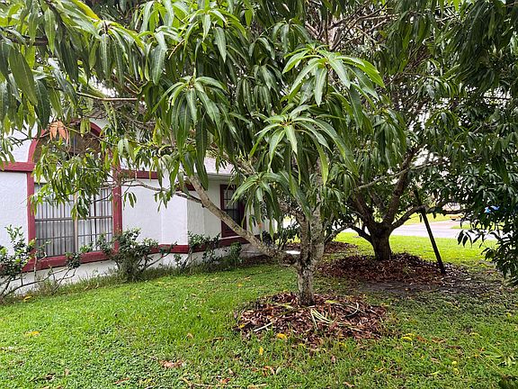 4th image of 404 Sea Willow Dr