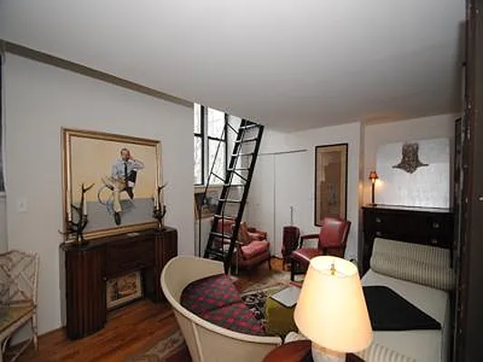 Rented by Buchbinder & Warren | media 16