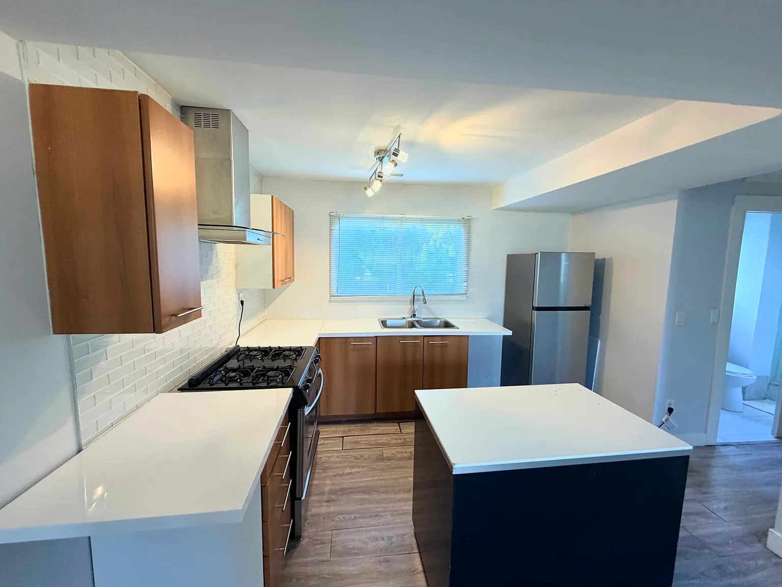 1 bed, 700 sqft, $1,100 — Photo 2