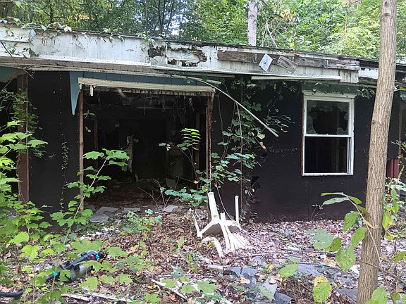 4th image of 10631 Lakewood Dr W