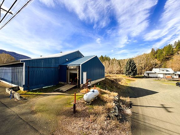 3rd image of 839 S Canyon Blvd