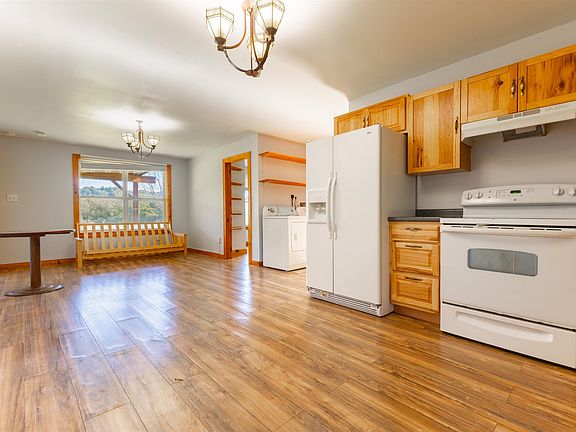 2nd image of 264 Chestnut St #2