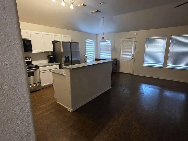Shady Meadow Ln — Photo 8
