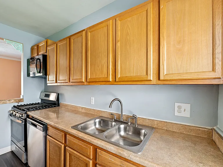 1801 Roanoke Ave #7 — Photo 8