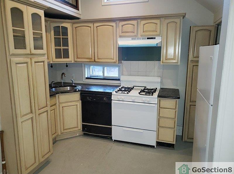1st image of 95 Anderson Ave APT 1