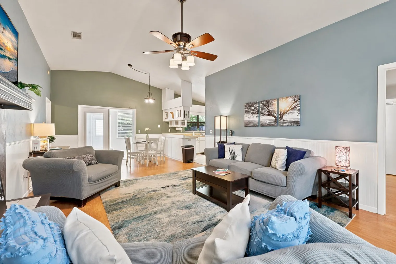 3 bed, 2.0 bath, 1291 sqft, $3,317 — Photo 3