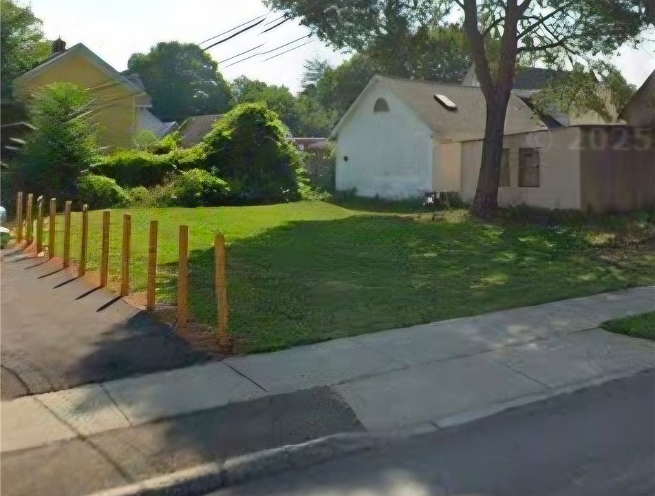 2nd image of 411 S Walnut St