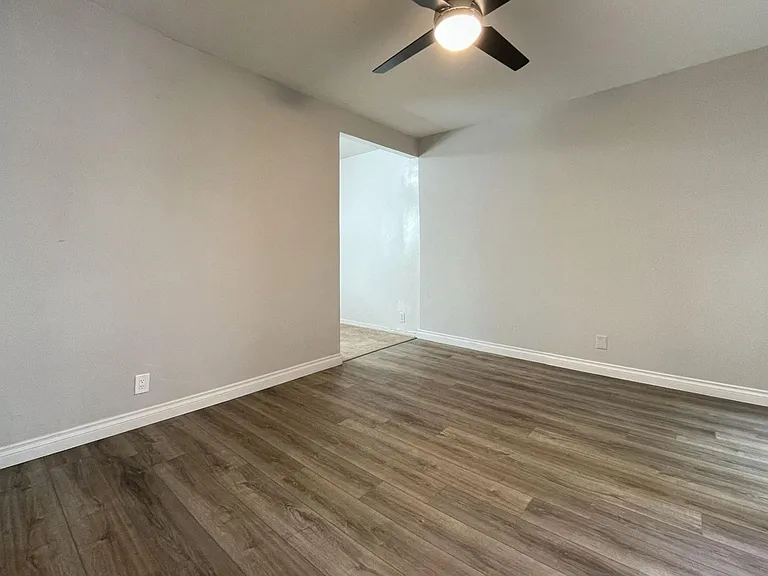 MMR - 1433 Miramar — Photo 12
