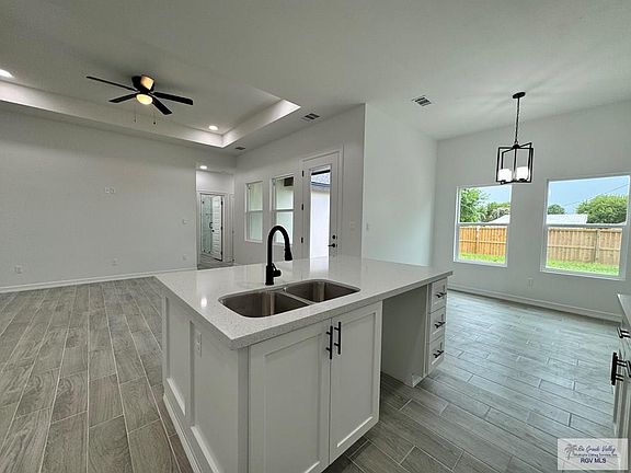3rd image of 109 Hope Dr