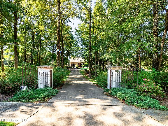 3rd image of 125 Woodmont Way