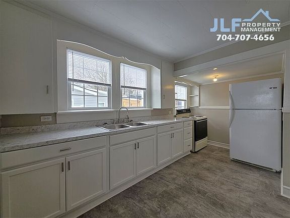 4th image of 42 Cedar St