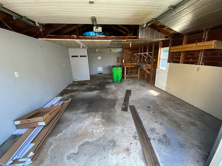2052 S Freedom Ave — Photo 10